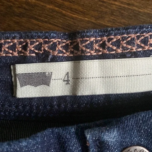 Levi’s Dark Denim Mid Rise Shorts sz 4 - Picture 6 of 6